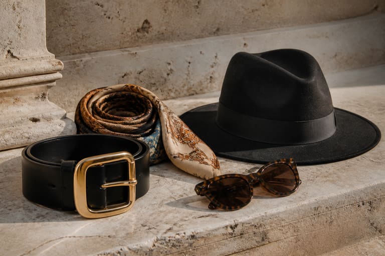 The Ultimate Guide to Capsule Wardrobe Accessories: Belts, Scarves, and Hats